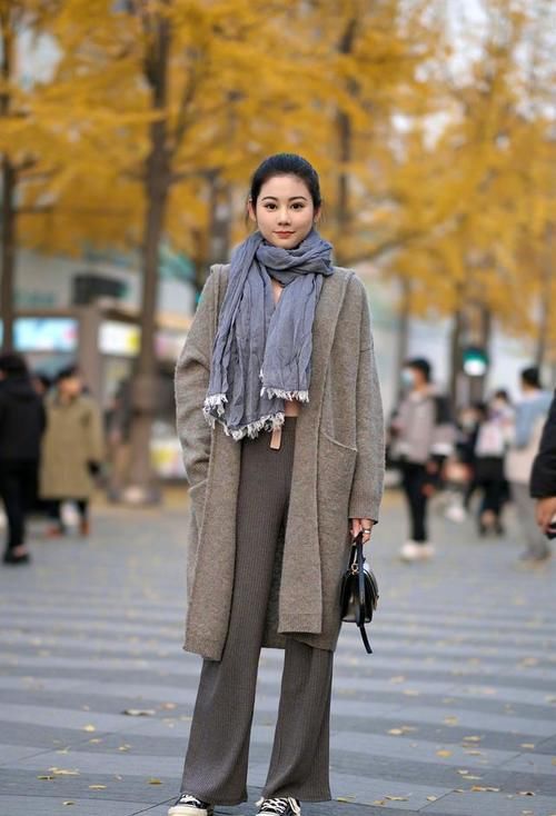 小个子穿衣有窍门，学学这“5种裤装+外套”的穿法，吸睛又显高