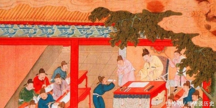 背着|古代一考生背着一麻袋馒头参加殿试,皇帝见状先怒后喜,后让其成为状元