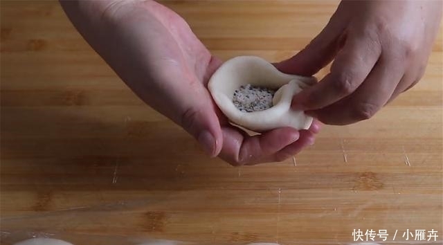 面食|发面饼最好吃的家常做法,蓬松柔软又香甜,比馅饼好吃多了