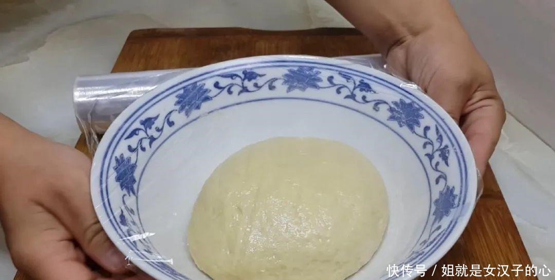 面团|爱吃烧饼的要收藏了,开水一烫,个个松软香甜,学会都能开店了