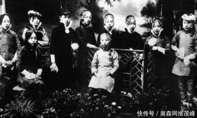 老照片|清朝时期的青楼女子老照片,与现代没得比!