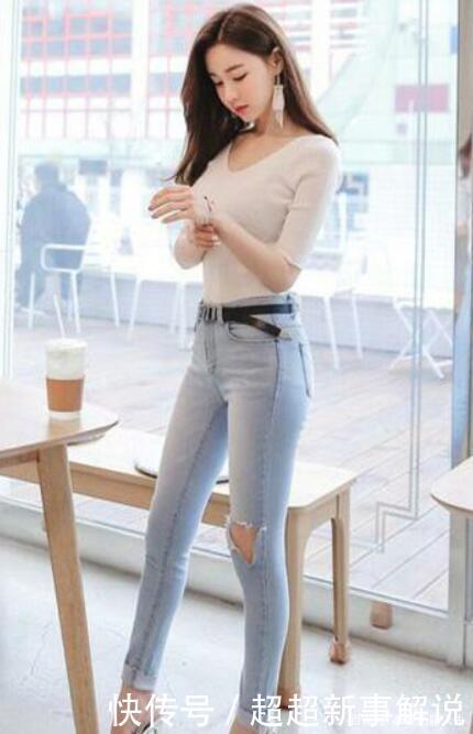 紧致修身的牛仔裤,更耐看和显瘦,而且十分甜美减龄