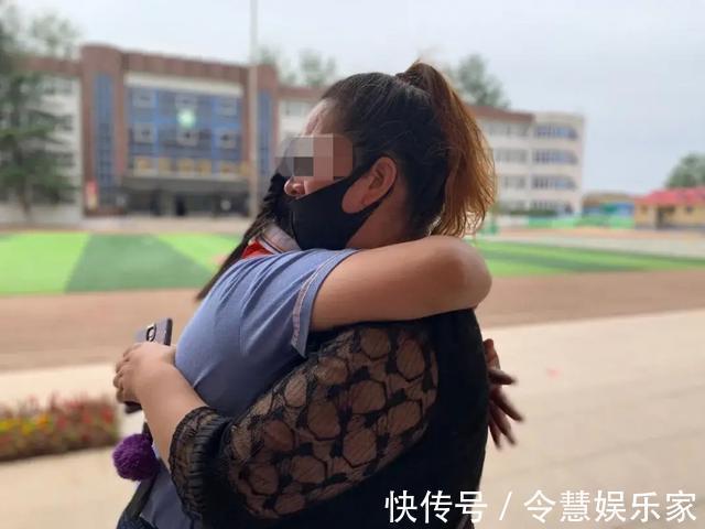 小李|“宁可生没出息的儿子,也不要有出息的女儿”这位爸爸的话很现实