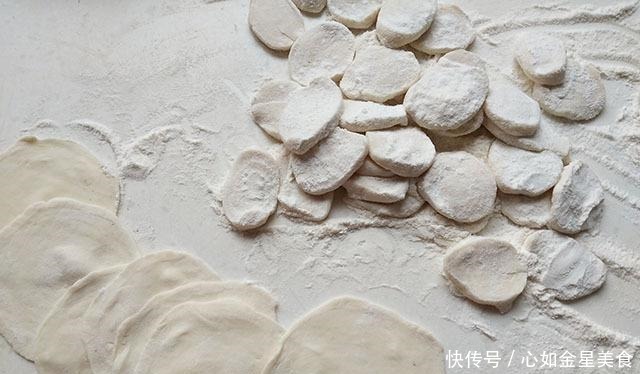 冷天,我常买它包饺子,泡好切碎拌进肉馅里,脆嫩鲜美,吃着真香