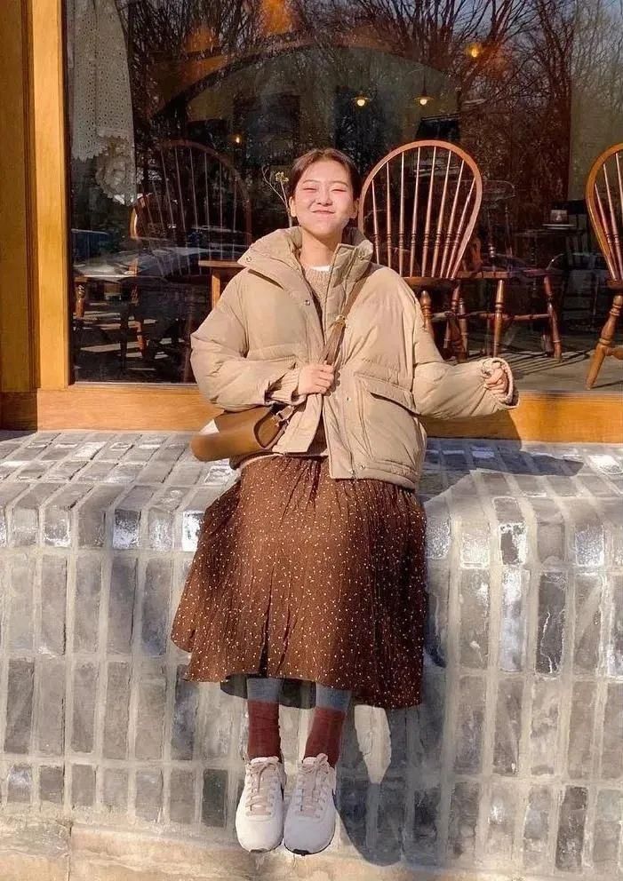 羽绒服+裙子=2021年最王炸组合,早穿早美!