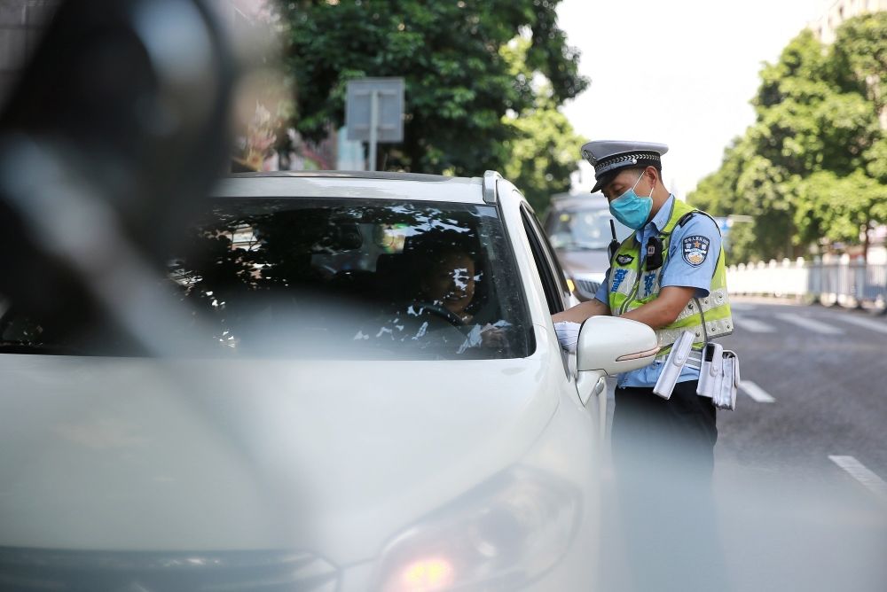 行稳|坚守警察初心 行稳平凡之路 ——记南岸区公安分局交巡警支队西区大队副大队长钱华