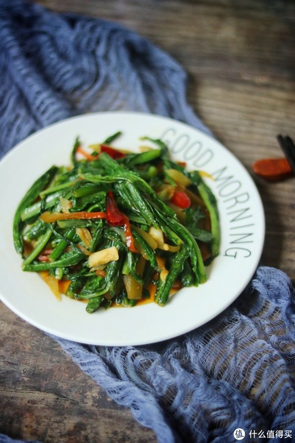 食欲|天热没食欲，2块钱买棵油麦菜，家常做法香辣好吃，最先光盘