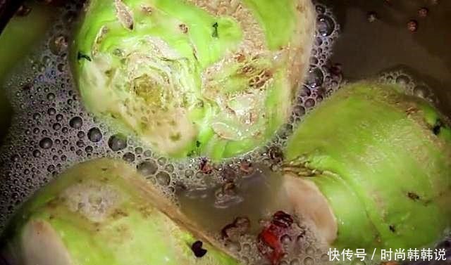 芥菜腌制有诀窍,放油放糖都不对,教你酸脆做法,下饭解馋