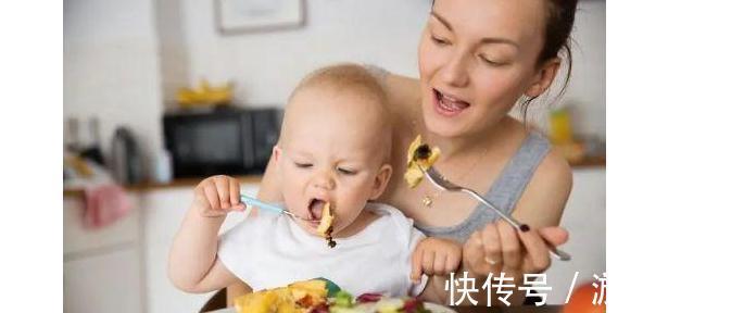 母乳|宝宝满一周岁后,家长的喂养方式需调整,家长谨记3少2坚持