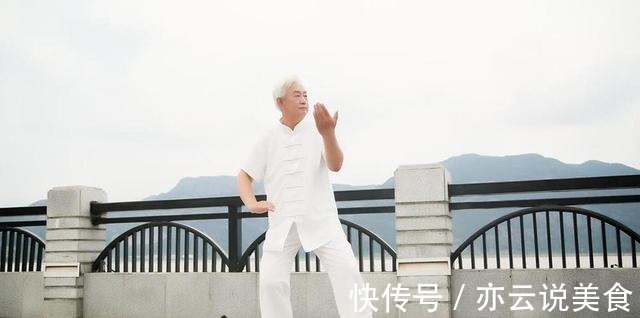 血糖偏高|多走路能降血糖医生讲出了实情,血糖偏高的人不妨了解一下