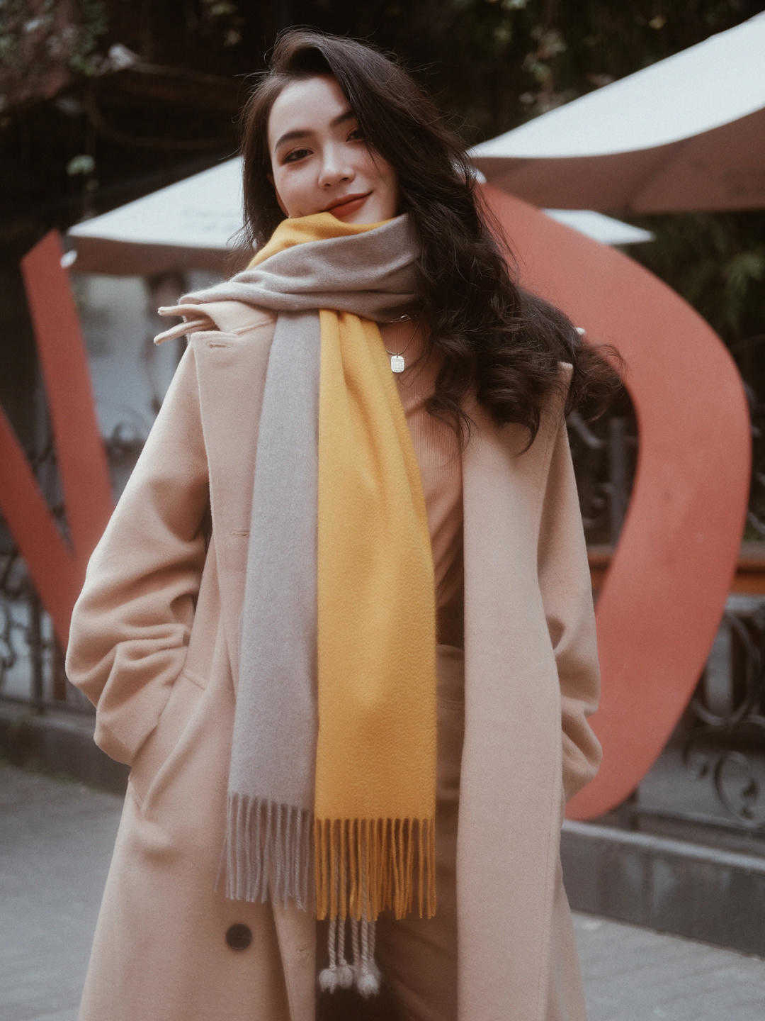 保暖 入冬大衣是必备,大衣如何穿不显老,几个搭配细节?记住了