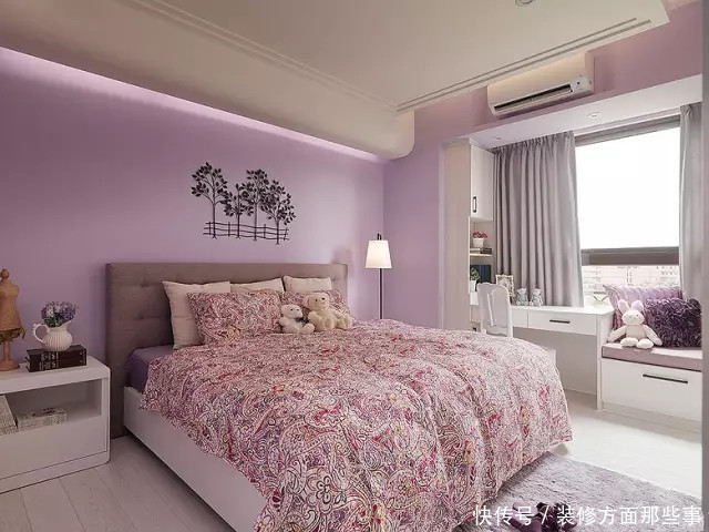 罗马柱|76平欧式二居室,餐厅彩色木质餐厅家具让这个空间更年轻活跃