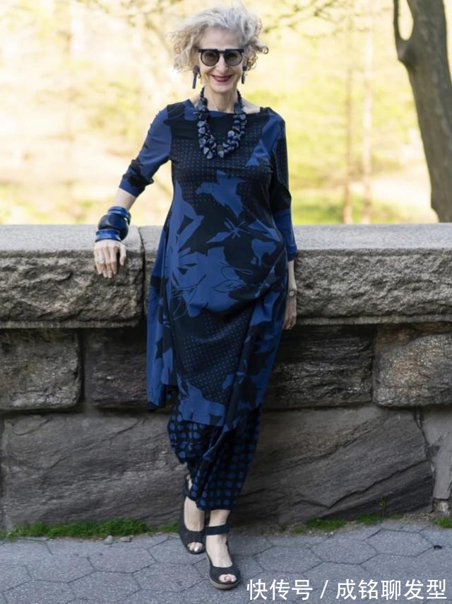 时尚|这才是老年人应有的穿衣打扮,优雅大气不做作,时髦减龄值得借鉴