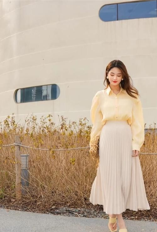 低估|别“低估”了百褶裙,学会这几个搭配技巧,轻松穿出优雅与气质