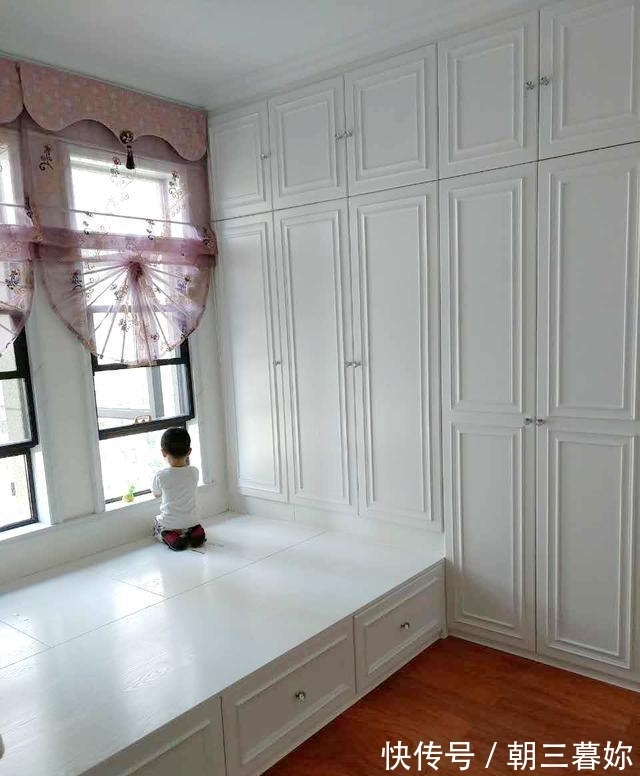 隔断|老公很喜欢养鱼直接把鱼缸搬回家做隔断，效果还是蛮好看的！