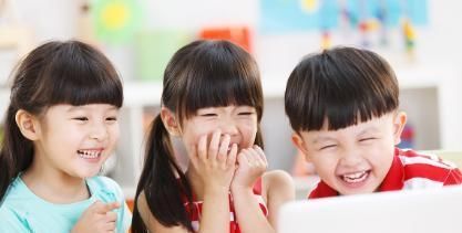 电话|4岁女儿“水”洗手机,妈妈情绪失控,一个举动再听不见喊妈妈了