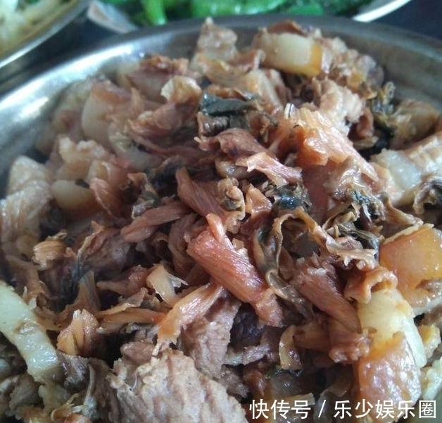 真的|去内地舅舅家做客，舅妈做了满满一桌的菜，但是我真的觉得没菜吃