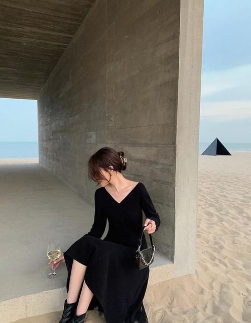 长裙真的是秋冬的搭配神器！单穿搭大衣棉服都可，清新自然惹人爱