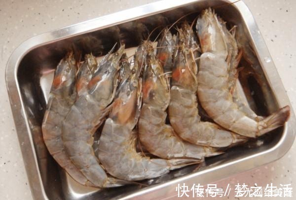 大虾以后别再水煮了，高级餐厅大厨教你新办法，几天不吃就馋