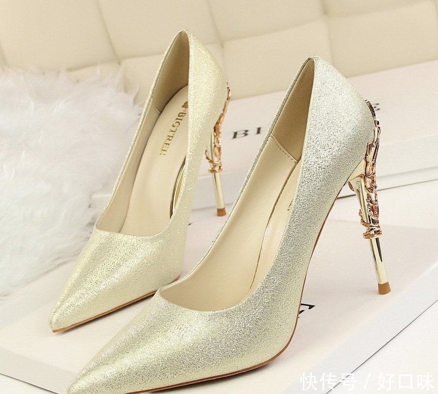 迷人|时尚女性穿:高跟鞋. 迷人 曲线美,是一种追求