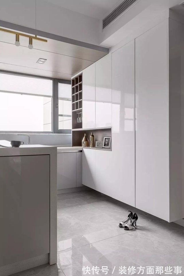 客厅|118平现代简约三居室 客厅采光怎么改善?