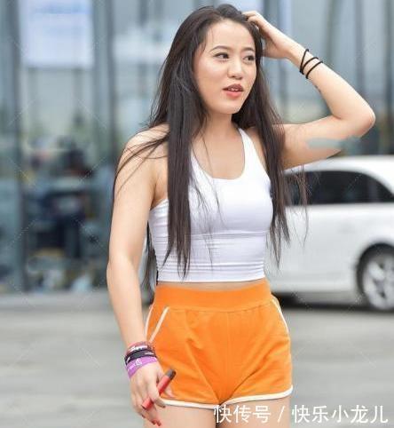 打底衫 超显高的短款打底裤穿搭，选对裙型的女生，特别好看