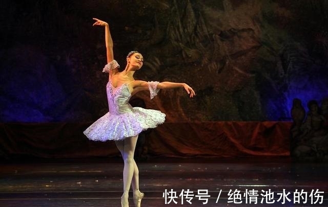 鞋子|上百美元的芭蕾舞鞋,却只能穿3天?学个芭蕾舞有多贵?