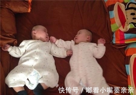 双胞胎|孕妇一胎生下2个孩子,长得一模一样,但医生说的话,令人诧异