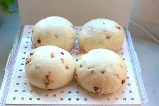 70岁老妈蒸馒头上瘾了，加2样“料”比面包都好吃，还有奶香味