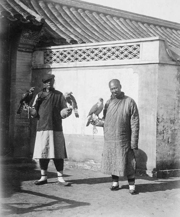 满清|清朝灭亡后,满清贵族的日子过得有多惨?王爷当车夫,公主摆地摊