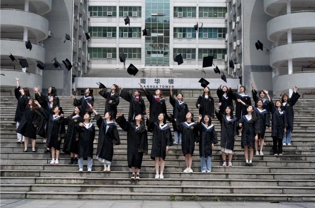 卢佳|全班双学位毕业！南华大学这个班26个同学全是女生