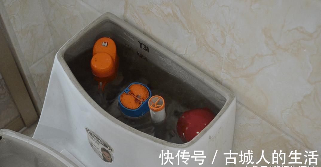 洁厕液|把气球放在马桶里面, 能解决家家户户都困扰的难题, 简直太实用了