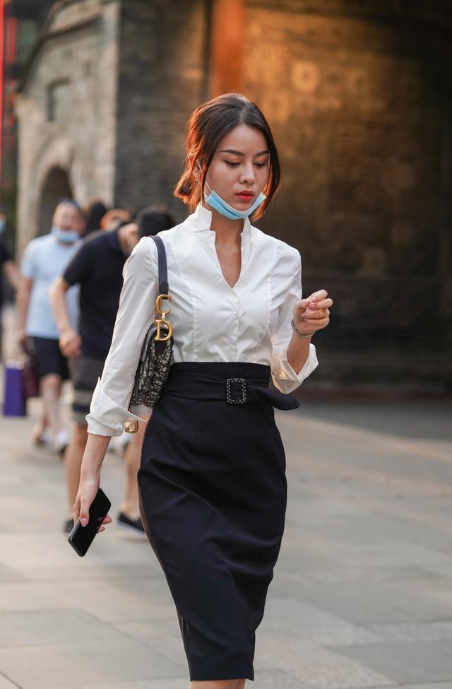 塑形|丰润紧致的连衣裙美女,休闲塑形又耐看,遮肉显瘦