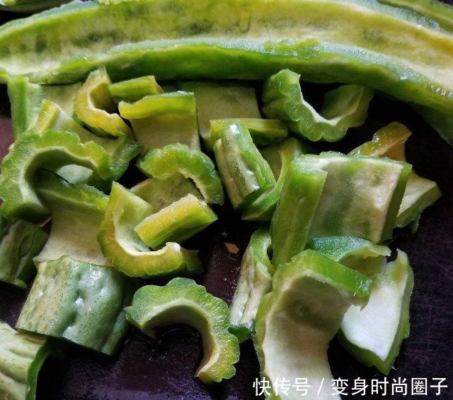 黄豆|鸡腿黄豆苦瓜汤,清热消暑,最适合夏天