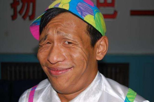 宋小寶春晚上緊張到忘記詞,急中生智說的一個(gè)字,卻意外成就經(jīng)典