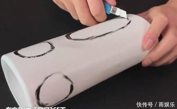 烦恼|沐浴露瓶子不要扔,这样切几个洞放家里,解决了家家户户的烦恼