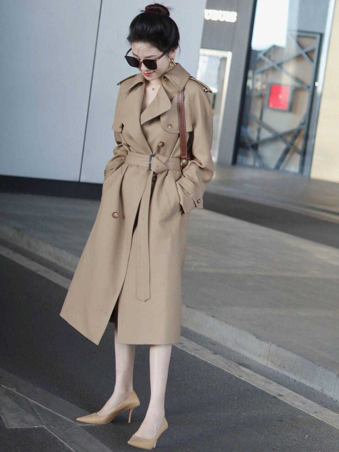 精致女人 裙子配风衣该怎么搭,学会这几招,做个精致女人