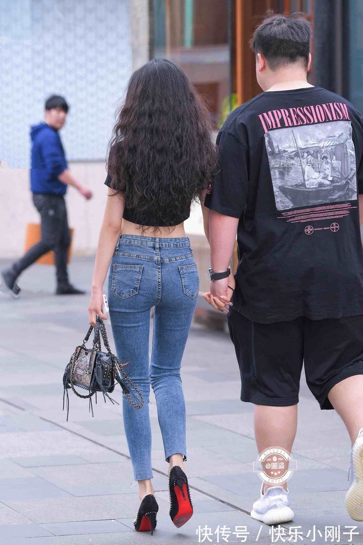 裤子","m":"af2f5aee80eeafe6a0a072c2cdbc924473c3e4d1","nlabel":"stat_2953790136:zm.news.so.com:6Jm5546J55Sf5rS7,pageType_zmt,glevel_3","ntag":"tfashion;sfashion_时尚;kfashion_1:搭配;kfashion_1:上衣;kfashion_1:裤子;call_P:全类