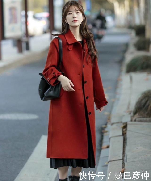 年关将近，又掀起了一股“红色”风潮，学会这些穿搭技巧，真优雅