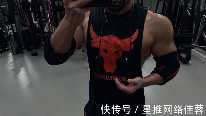 型男|肌肉型男有颜有料,麒麟臂健壮如大腿,胸肌练到青筋爆裂!
