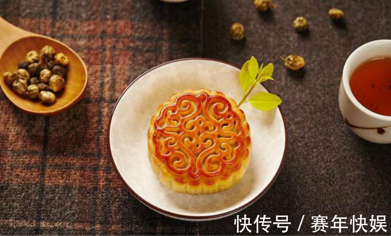 嫦娥&苏轼中秋吃月饼时写下此诗,短短20字无一生僻,却品尽世间聚与散