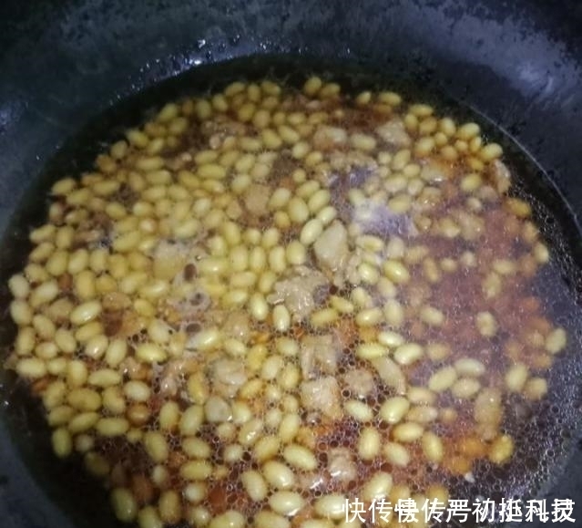 它是天然“黄体酮”，隔三差五吃，淡化皱纹，美白防色斑