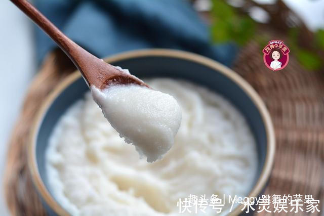 想要猪油熬得洁白,可别小看这碗凉水,熬得又快还有清香味