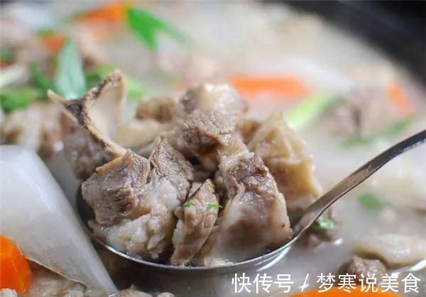 清炖羊肉的时候,香料无需多,有这“3种”就够用,别再做错