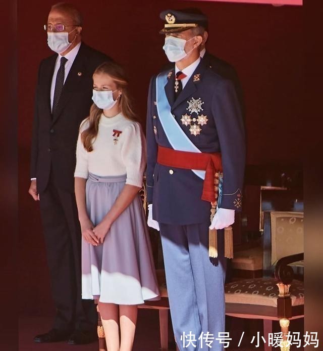 姐妹花|这朵西班牙姐妹花很少见,劳拉的蓝色连衣裙和她姐姐一样高