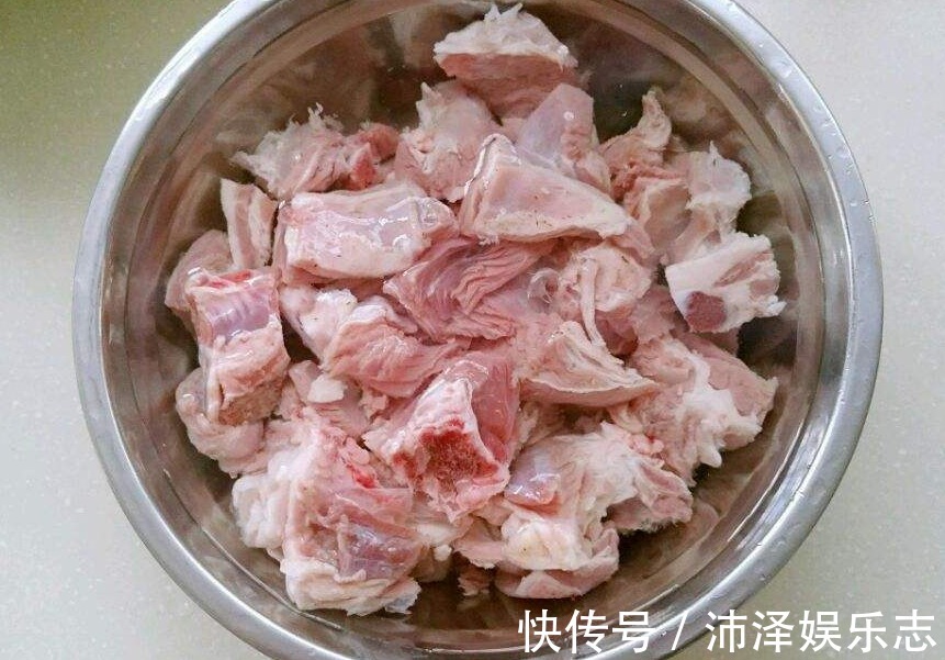 炖羊肉，料不能随便放！多数人放它，毁了一锅肉，难怪肉柴膻味重