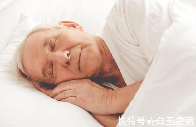 入睡|体力好的男人,多有这5种表现,若你全占,恭喜长寿离你不远
