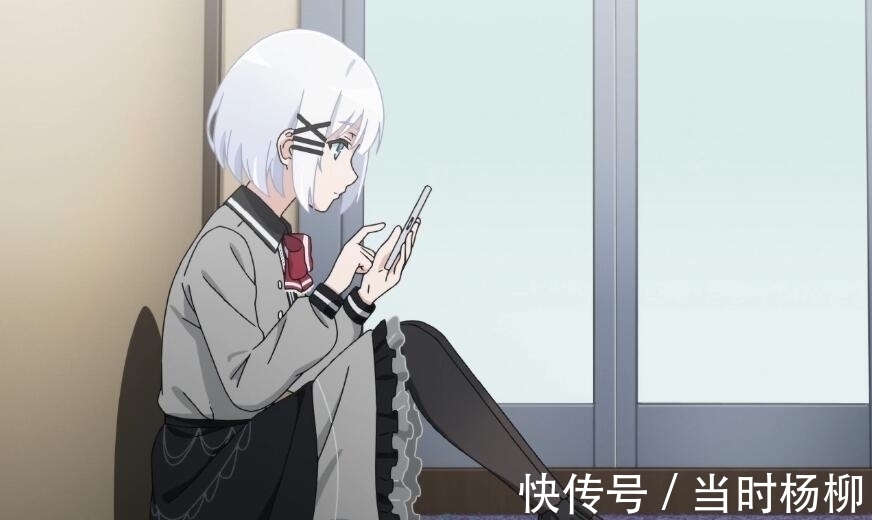 泳装版|本季新番最火白毛女主重新登场,还是泳装版本,很难不让人心动