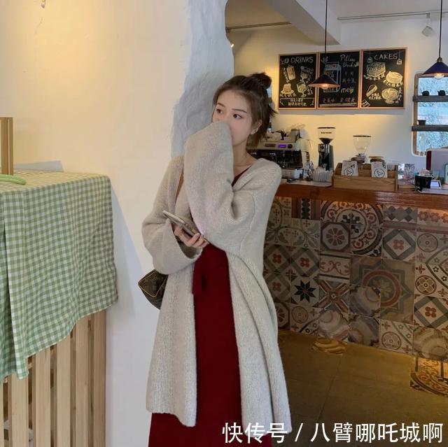 可盐可甜|可盐可甜的早秋搭配,针织衫让你全年美cry!