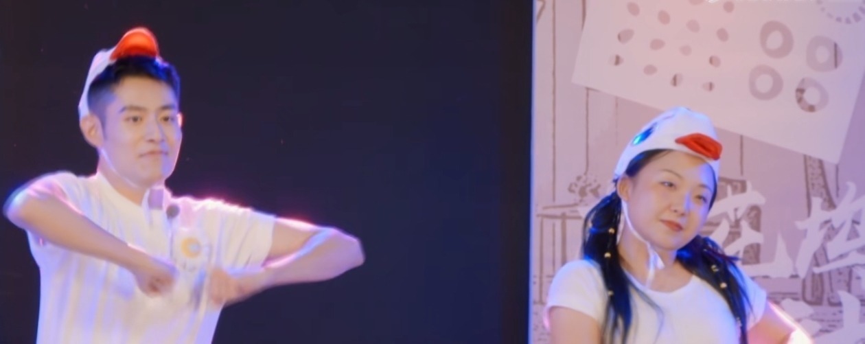 李雪琴控場能力有多強?現(xiàn)場掐辣目洋子話筒,郭麒麟被當小弟使喚